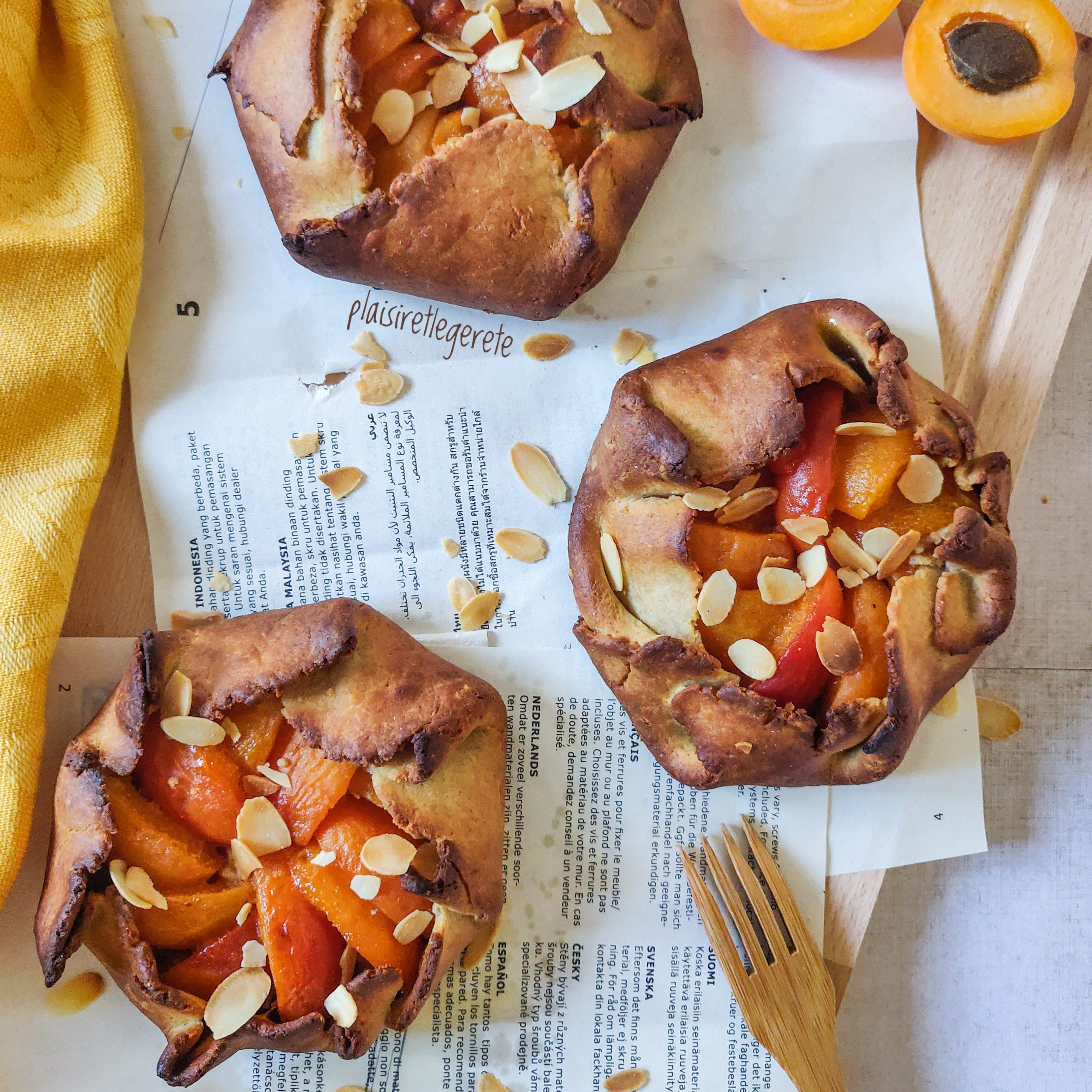 Lire la suite à propos de l’article Tartelettes rustiques aux abricots