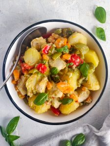 Lire la suite à propos de l’article Sauté de pommes de terre et poulet aux légumes