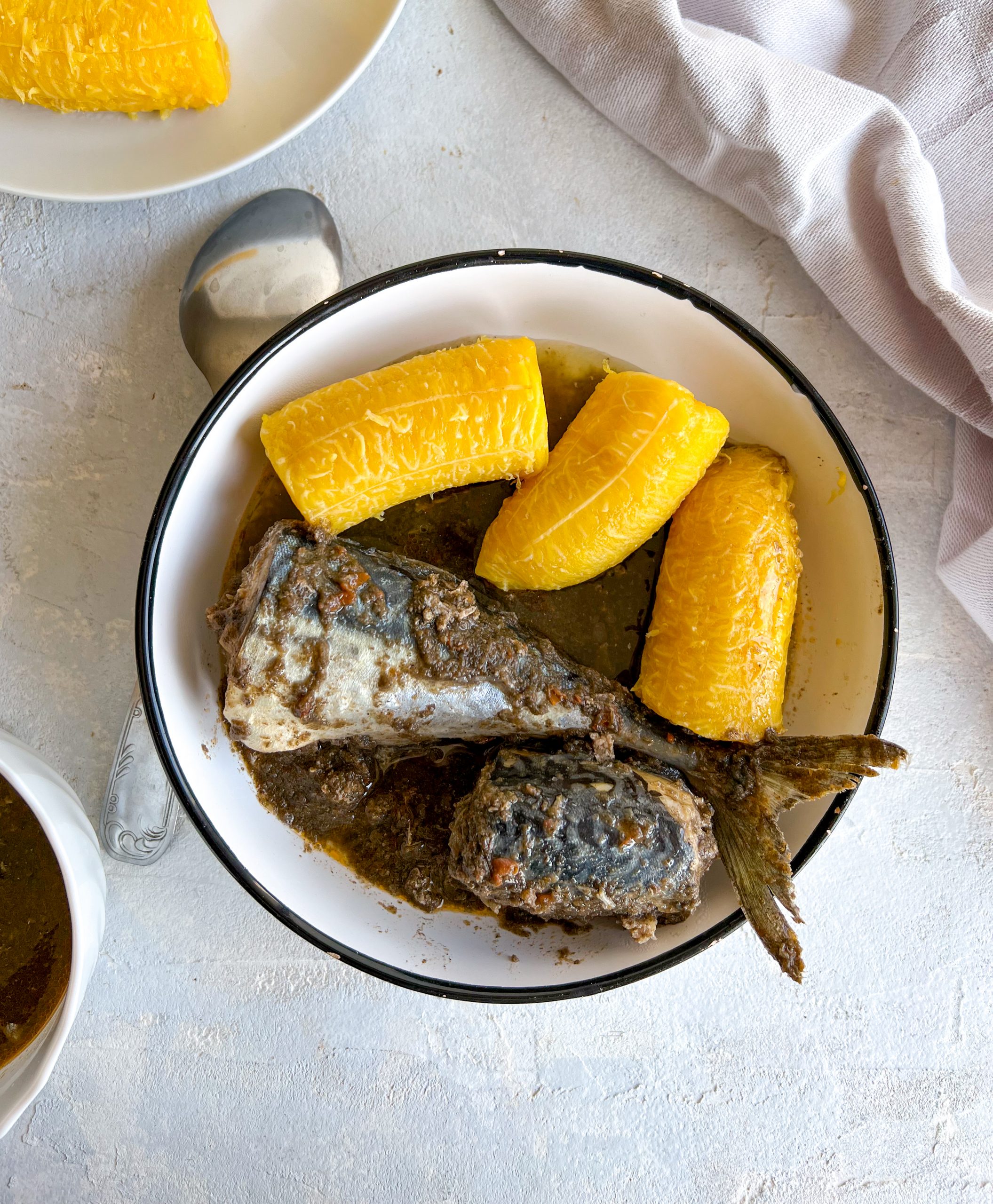 You are currently viewing Mbongo Tchobi | Sauce ébène au poisson